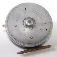 Lot 618 - A Hardy Wallis 4" alloy centre pin trotting...