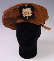 Lot 366 - A Scottish Tam o' shanter with badge for the...
