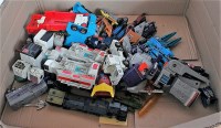 Lot 3243 - A collection of loose Hasbro transformers to...