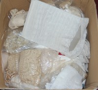 Lot 565 - A box of Victorian and later lace and linen