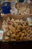 Lot 578 - Two boxes of boxed and loose Piggin' figures