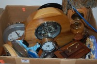 Lot 633 - A box of contemporary table and mantel clocks