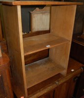 Lot 1456 - An early 20th century oak low open bookshelf,...
