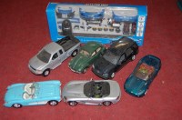 Lot 1589 - A collection of loose and boxed 1:24 scale...
