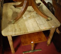 Lot 1349 - A Victorian pine round cornered kitchen table