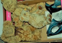 Lot 78 - A collection of miscellaneous items to include...