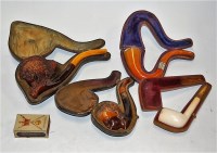 Lot 109 - An Edwardian smoking pipe, the terminal carved...