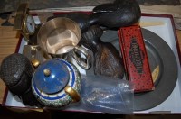 Lot 264 - A small collection of miscellaneous items to...