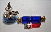 Lot 269 - A late Victorian ladies scent bottle having a...