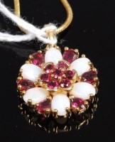 Lot 395 - A 9ct gold paste set pendant, dia. 1.8cm on...