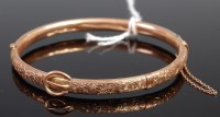 Lot 401 - An Edwardian 9ct gold hinge bangle in the form...