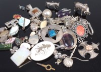 Lot 427 - A quantity of principally silver and white...