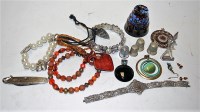 Lot 452 - A small collection of miscellaneous items to...