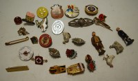 Lot 504 - A small collection of miscellaneous items, to...