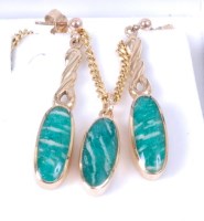 Lot 331 - A 9ct gold and green hardstone set garniture,...