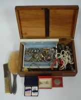 Lot 431 - A collection of miscellaneous costume...