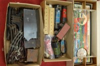 Lot 546 - Three trays of mixed tinplate, 0 gauge trains...