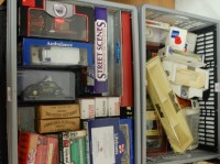 Lot 581 - Two boxes of mixed modern issue diecast to...