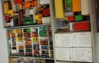 Lot 590 - Eight trays of mixed modern issue diecast to...