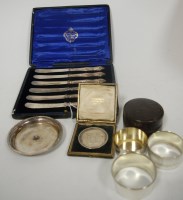 Lot 478 - A cased set of six George V silver handled tea...