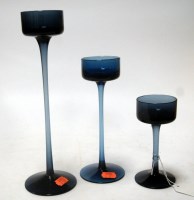 Lot 176 - A graduated set of three Dartington blue glass...