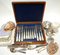 Lot 225 - A collection of miscellaneous items, to...