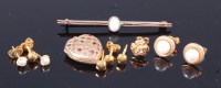 Lot 301 - Mixed jewellery to include; 9ct gold opal set...