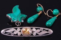 Lot 385 - A ladies white metal mounted malachite ivy...
