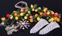 Lot 386 - A small collection of assorted costume...