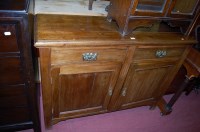 Lot 1425 - An Edwardian walnut sideboard