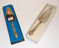 Lot 206 - A silver handled cake knife, in the Kings...