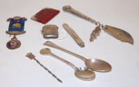 Lot 253 - An Edwardian silver vesta of hinged...