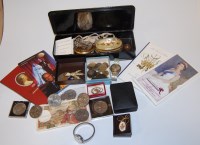 Lot 289 - A box of miscellaneous items to include;...