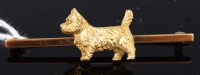 Lot 317 - A cased 18ct gold bar brooch set with a...