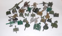 Lot 346 - A box of assorted diecast model cannons, to...