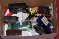 Lot 153 - A box of assorted loose modern issue diecast...