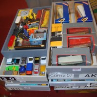 Lot 390 - A large collection of assorted loose and...