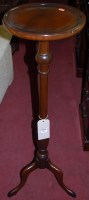 Lot 1264 - A reproduction mahogany pedestal plant stand