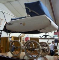 Lot 1287 - A mid-20th century Triang dolls pram