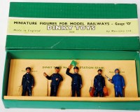 Lot 1929 - Dinky Toys 1952-6 No. 1 station staff set...