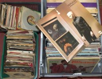 Lot 676 - A large collection of assorted 7" and long...