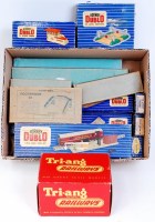 Lot 921 - A small quantity of Hornby Dublo 3 rail...