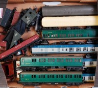 Lot 942 - Tray containing quantity of Triang rolling...