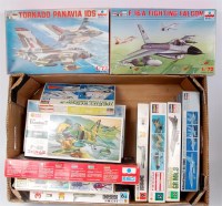Lot 1565 - 12 assorted 1/72nd scale plastic aircraft kits...