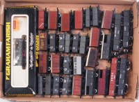 Lot 884 - 33 Graham Farish N gauge wagons (one boxed) (G)