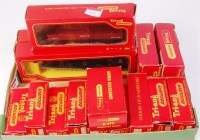 Lot 919 - 15 Triang wagons R10, 12, 13, 16, 110, 112,...