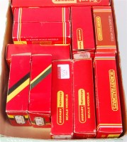 Lot 928 - 12 Hornby wagons R032, 104, 124, 2 131, 142,...
