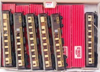 Lot 1072 - 6 Hornby Dublo Pullman cars 2x 4036, 2x 4036,...