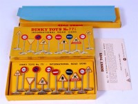 Lot 1989 - Dinky, accessory set No.771 International Road...