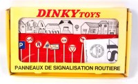 Lot 1982 - Dinky, France, ref: 592 Panneaux Ville, road...